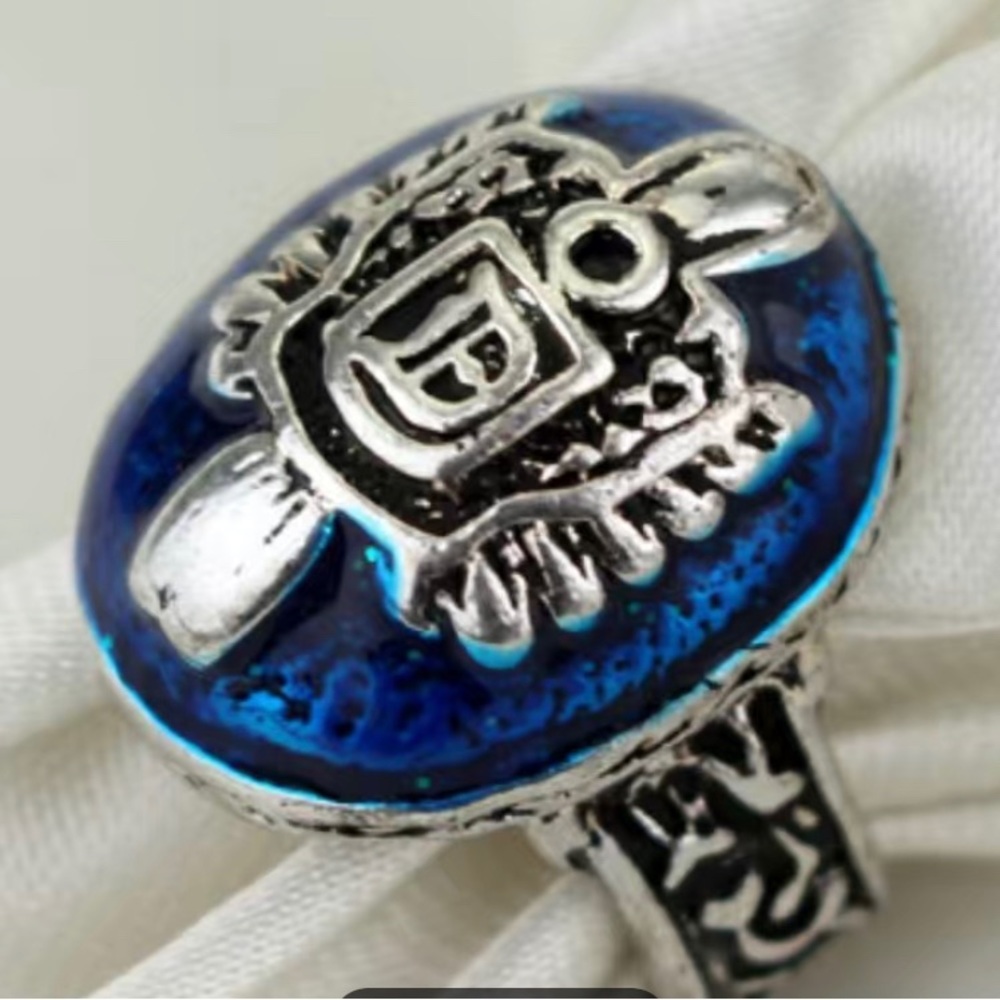 Damon’s daylight ring from the Vampire diaries